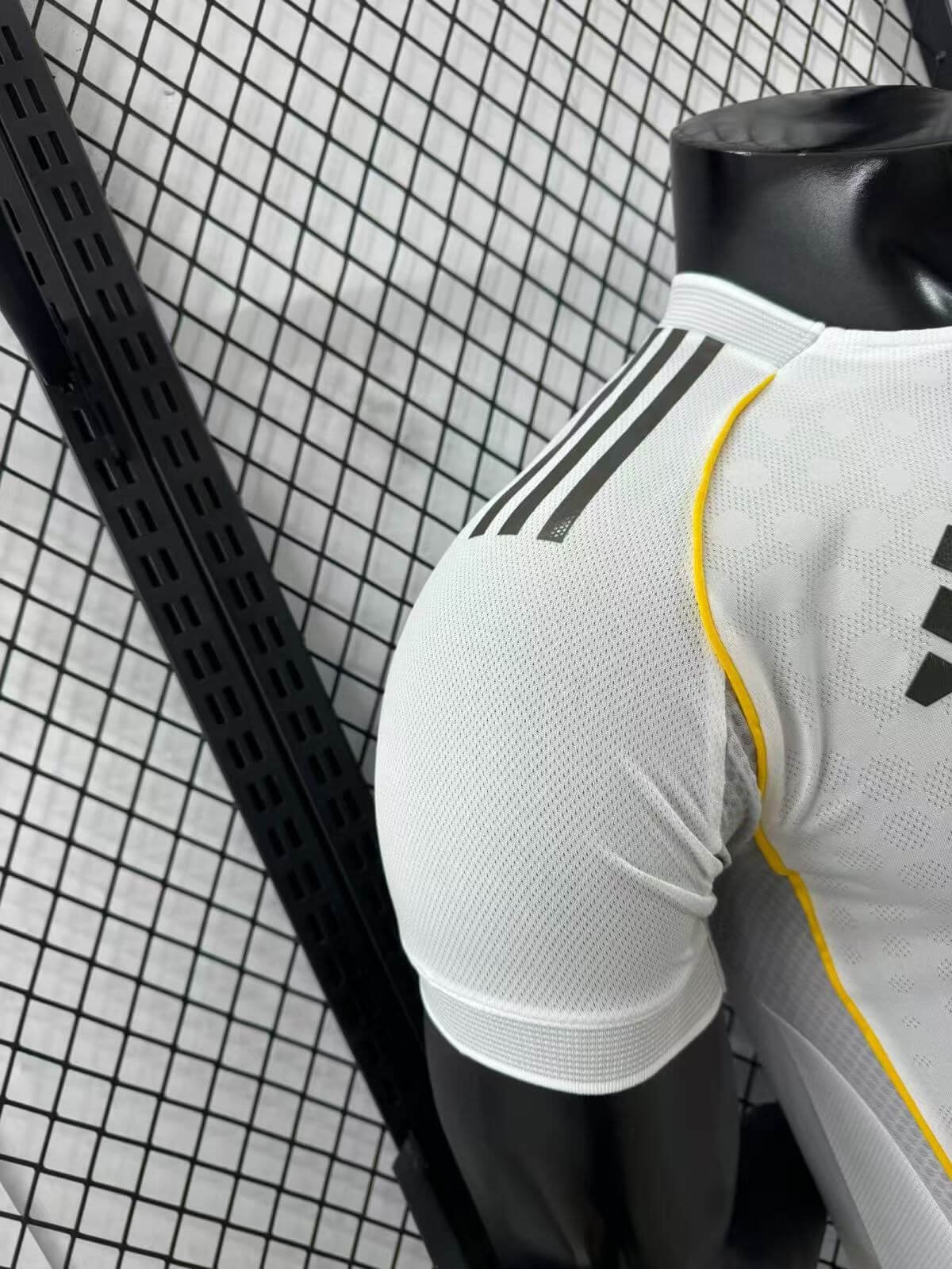 real madrid nueva 2025-26 4 Camiseta Real Madrid titular 2025-26 - Imagen 4