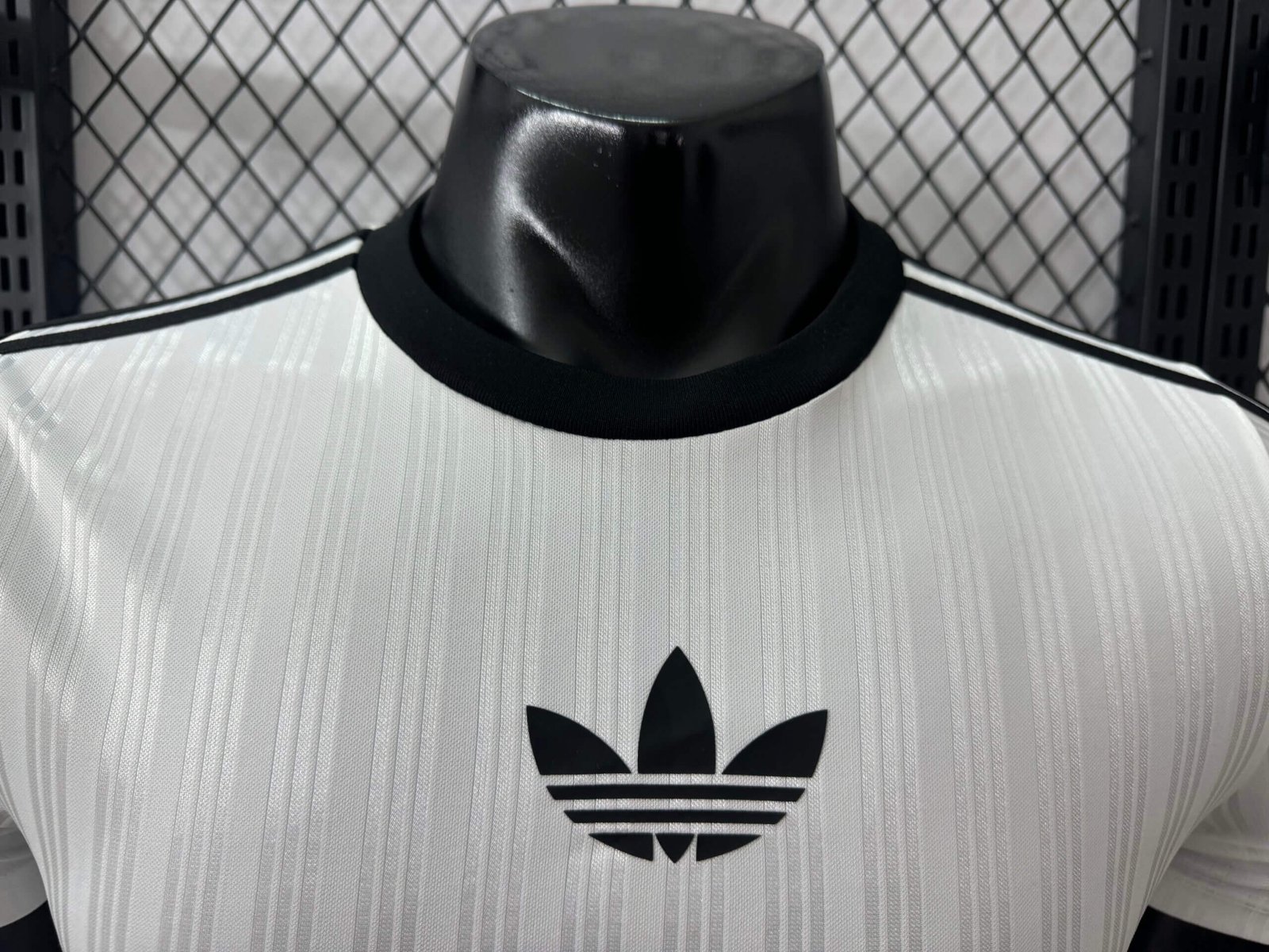 adidas blanca 2 Camiseta casual Adidas blanca - Imagen 5
