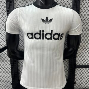 Camiseta casual Adidas blanca