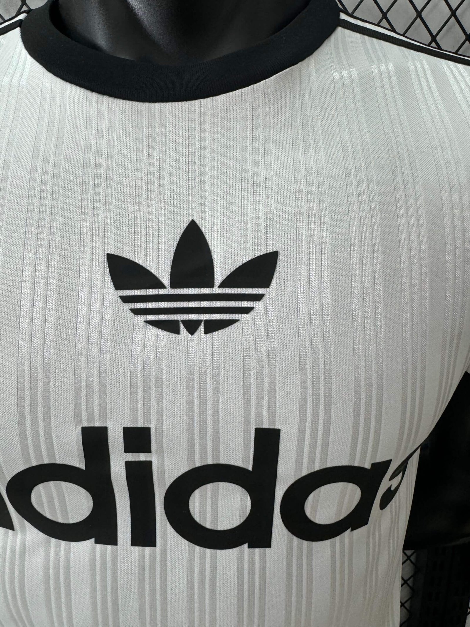 adidas blanca 4 Camiseta casual Adidas blanca - Imagen 3