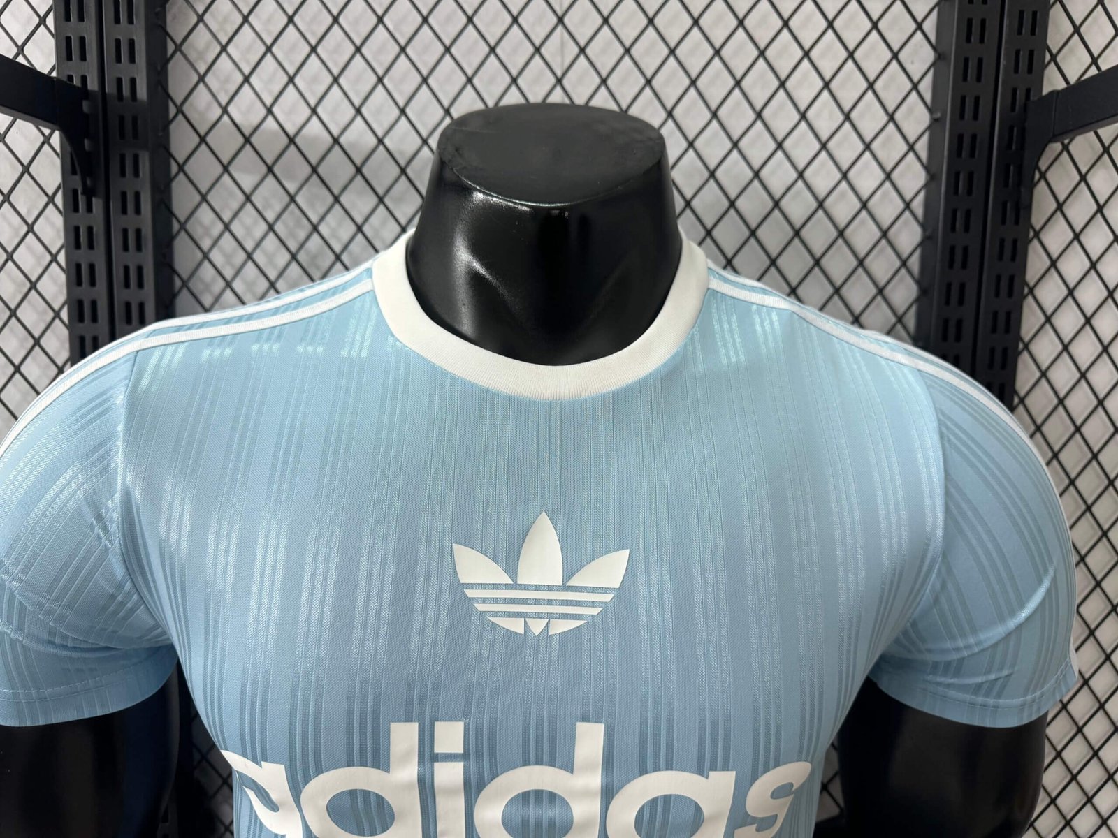 adidas celeste 3 Camiseta casual Adidas celeste - Imagen 4