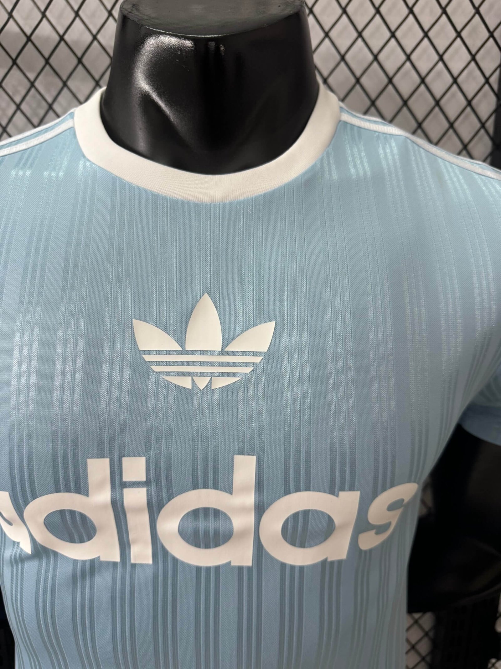 adidas celeste 4 Camiseta casual Adidas celeste - Imagen 3