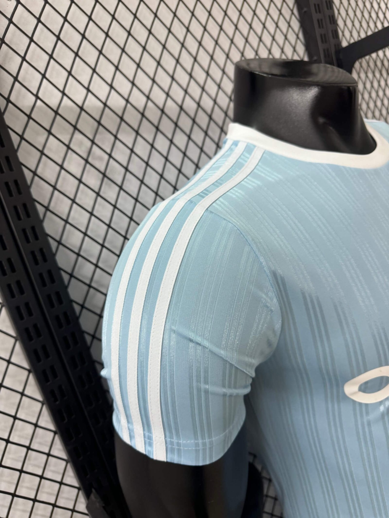 adidas celeste 5 Camiseta casual Adidas celeste - Imagen 2